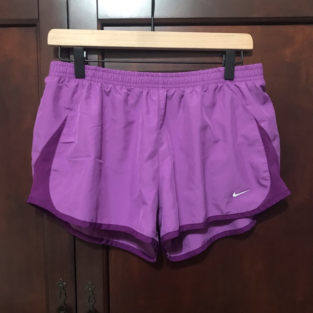 Women's nike shorts size medium